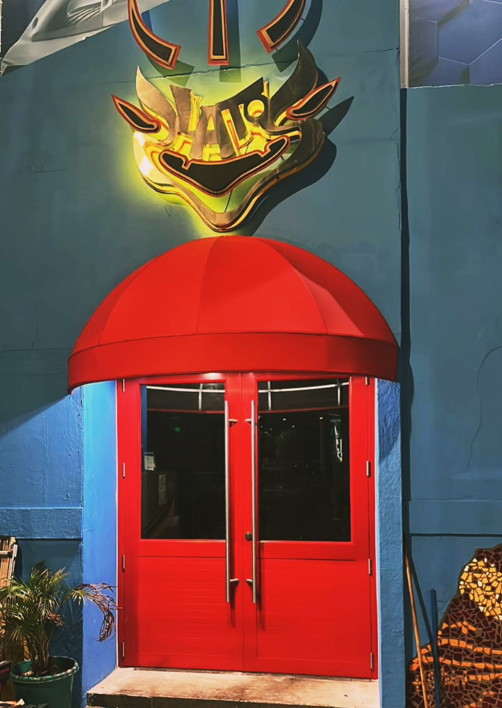 About Platos Restaurant & Bar